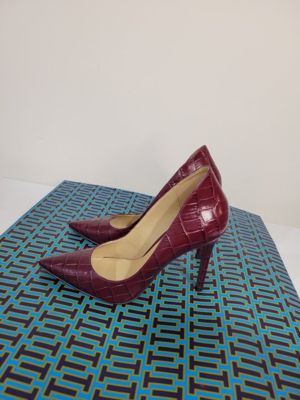 Michael Kors Leather Croc Stiletto Heels Burgundy Sz 8.5 EXCELLENT - Picture 6 of 12